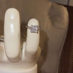 Lia Sophia Signed ring zirconia